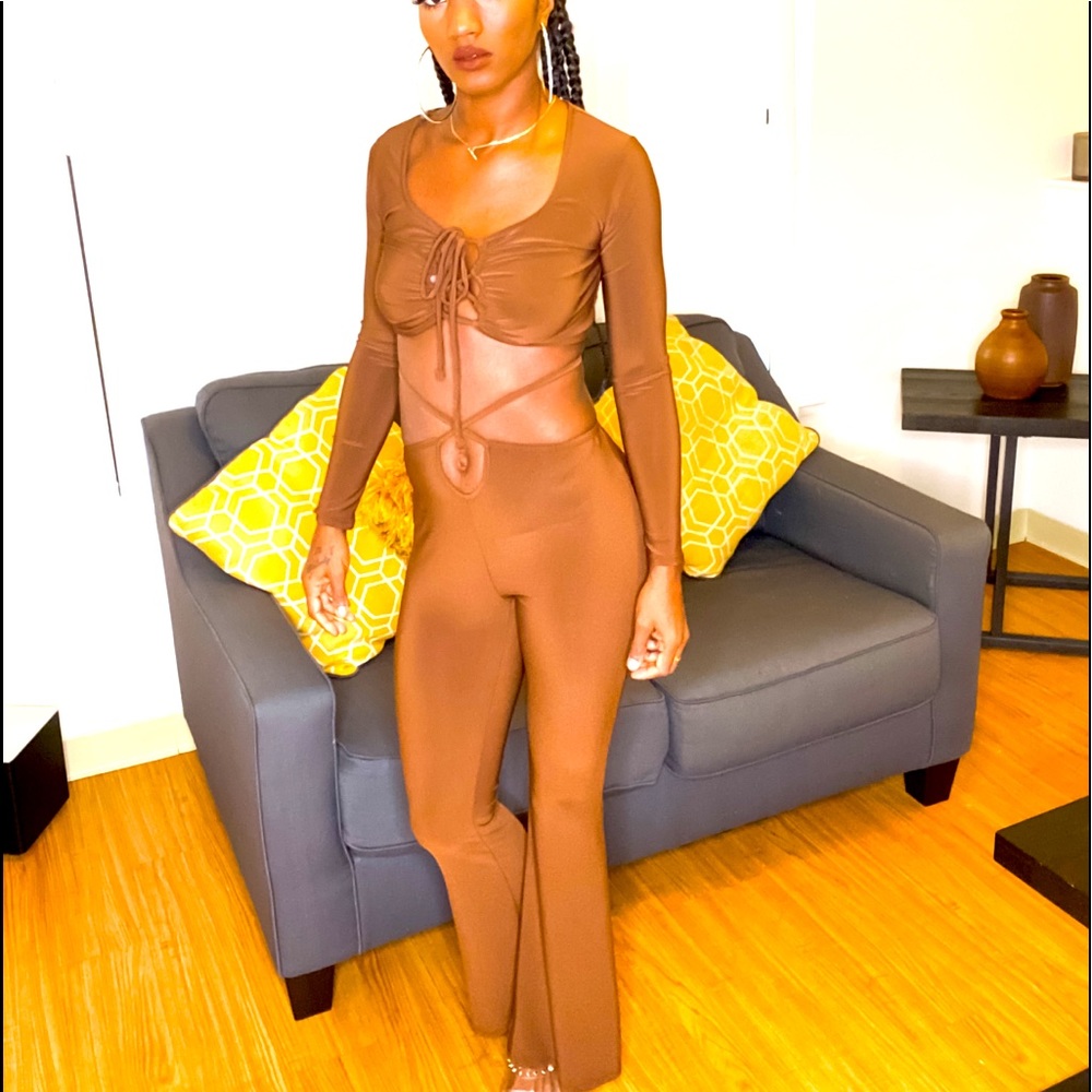 Polly and Esther is the brand.super cute two pieces size small could fit medium.